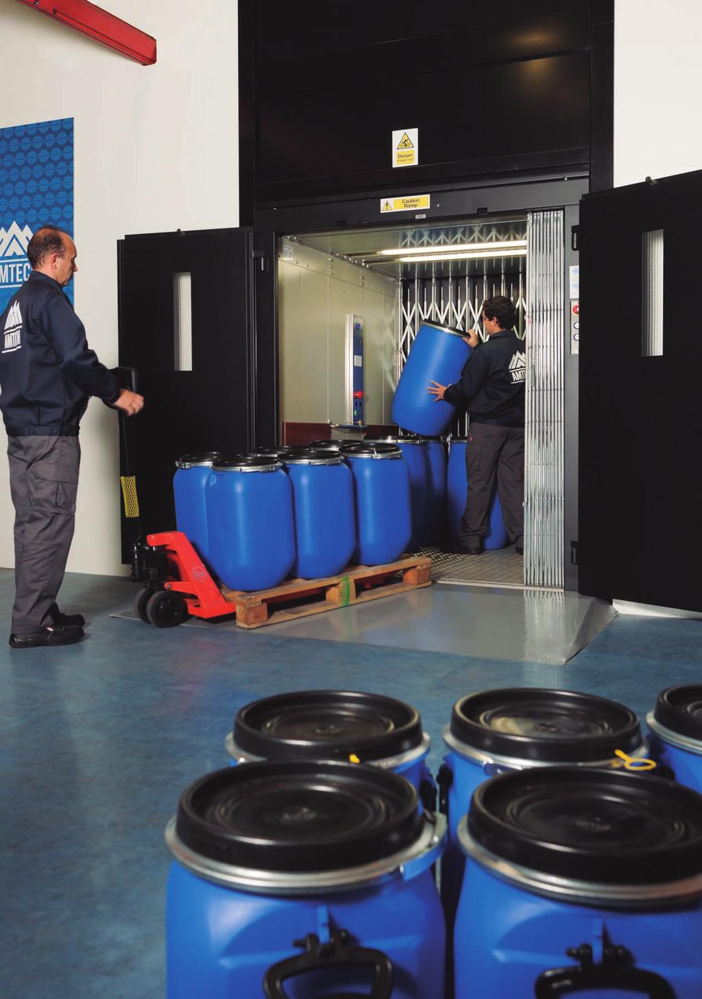 BOXlift PRO is a solution for moving heavy goods accompanied with one or two