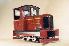 SIMPLICITY 2 7 ½ to 5 gauge convertible 0-4-0 battery electric, diesel outline.