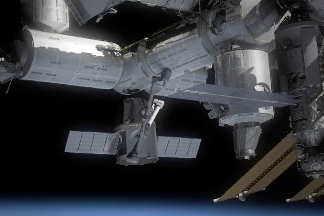 Mission Objectives While the Dragon spacecraft s attempt to visit the International Space Station represents an historic first, the act of berthing itself represents only one of many significant