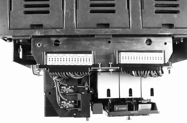 May 2003 Circuit Breaker Features 19 Breaker Secondary Connectors (Black) Magnum secondary connectors provide reliable low impedance connections for up to 60 terminal points of breaker control wiring.