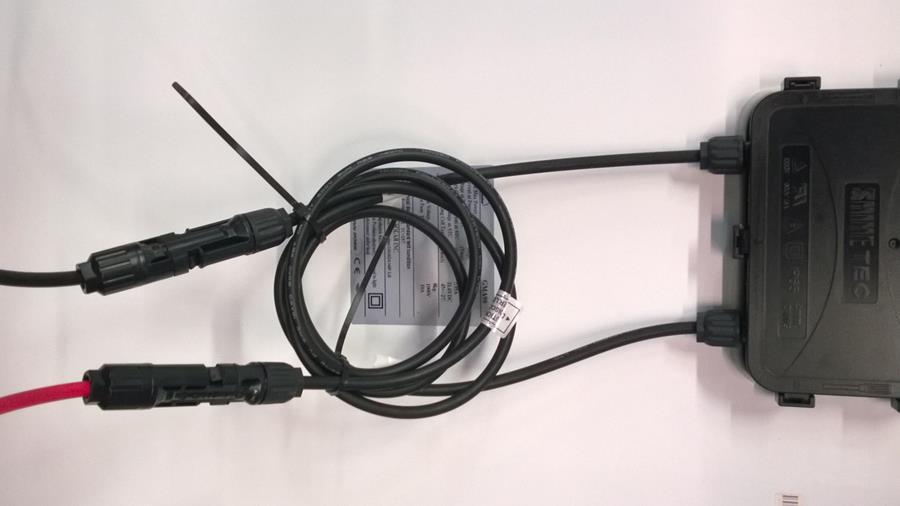 Figure 36, Sign and Panel cables connected To prevent damage to the solar charger, connect the solar panel to the sign BEFORE connecting the battery connectors to the solar charger in the sign.