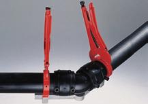 The use of this aligner helps weld simple pipes as gripping collars (bracket grips); if this type