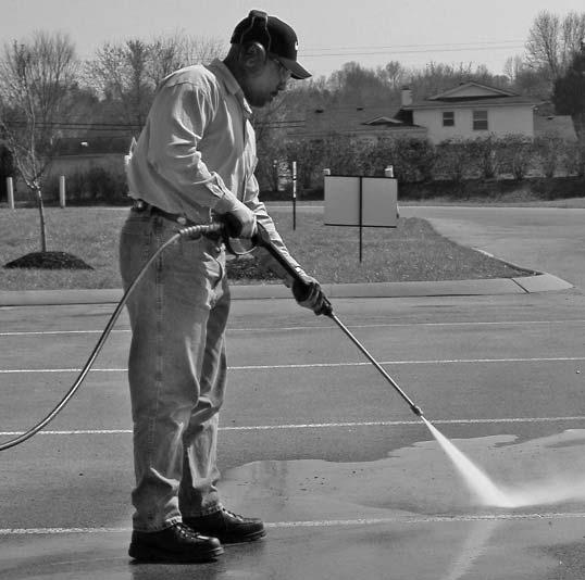 OPERATION ANGLE TO THE CLEANING SURFACE When spraying water against a surface, you can generate maximum impact by striking the surface head on.