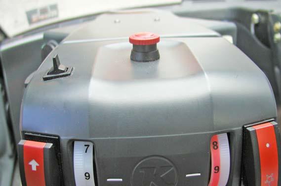 STOP BUTTON 2 Press the STOP button if a dangerous situation arises The PistenBully comes to an immediate stop and will not answer to the steering. Immediately apply the parking brake.