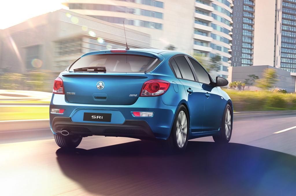 ENERGISING EVERY DRIVE Cruze s self-assured, independent spirit is powerfully expressed through its dynamic driving and sporty handling characteristics.