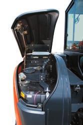Easy-to-Clean Cab Floor The radiator and oil cooler are arranged in parallel, instead of conventional in-line