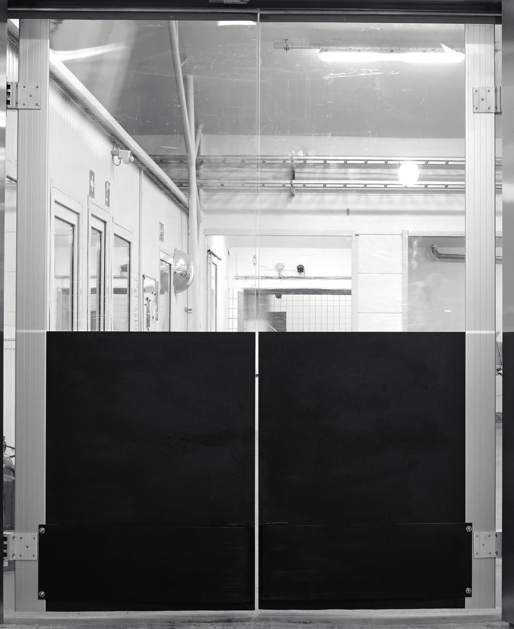 PC Doors - 5 mm TECHNICAL SPECIFICATIONS: DOOR LEAF Transparent impact-resistant polycarbonate. REINFORCEMENT 3.0 mm salt water-resistant anodized aluminium profile.