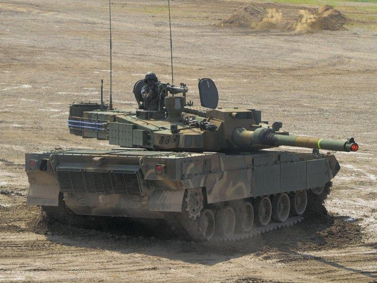 The K2 is also equipped with ERA installed on the turret roof and sides, while its active defensive aids suite includes laser warning receivers, radar warning receivers fitted to the frontal arc, and