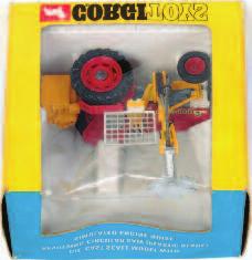 to box edges (G-BG), sold with a loose Chipperfields Horse Transporter (FG) 200-300 1627 Corgi Toys, 1143 American la France aerial rescue truck, red and white body with yellow extendable ladder,