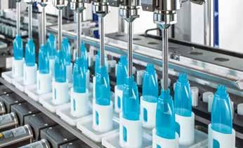 6 For gravimetric dosing, the filling weight of the bottles must be measured and monitored. For this purpose, scale brackets (i.e. positioning motors with a load cell) lift individual bottles off of the Transmodul together with their individual carriers.
