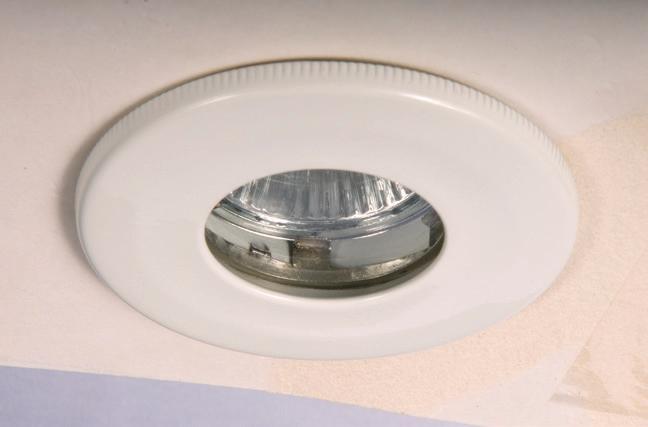 lampholder ring Available in white, chrome and satin chrome finishes 2 year guarantee on fitting FIXED L1520WH Fixed