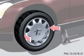 Practical hints Flat tire Incorrect mounting bolts or improperly tightened mounting bolts can cause the wheel to come off. This could cause an accident.