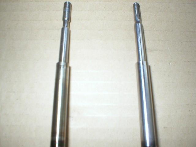 Here is a closer shot of the shafts. You can see the slight differences. If you look closely you can see the lefthanded thread of the RS2 against the righthanded thread of the ordinary K26.