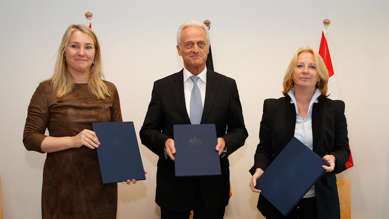 The official start On 10 June 2013, the Ministers of Transport of the Netherlands, Germany