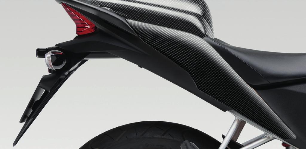 CBR125R CARBON PACK REAR SEAT COWL FAIRING AND TANK PANEL SET FAIRING PANEL SET Installed in place of the pillion seat, this carbon-fibre effect gives  A set of replacement