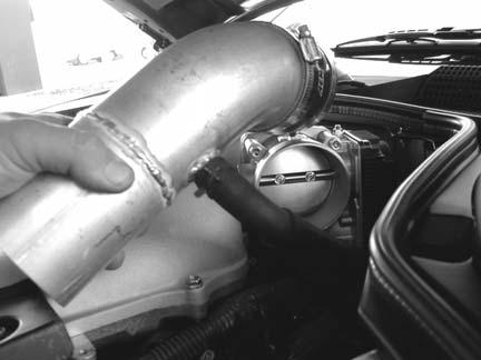 b) Attach the breather hose to the fitting in the AEM upper intake pipe (the shorter one in the kit).