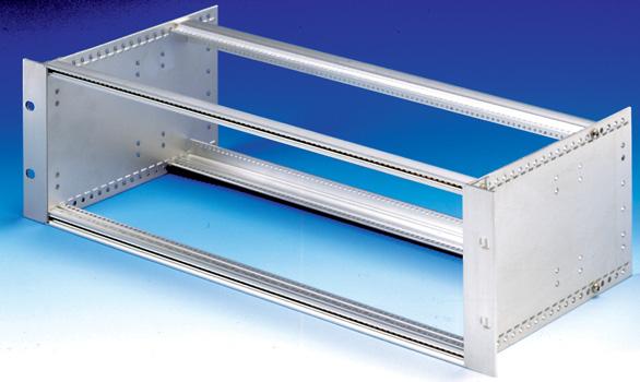 11 side panels: aluminium 2,5 mm module rails: aluminium extrusion front brackets: aluminium extrusion : kit form 6 Sample configuration: Configuration for connectors / 84 HP / without handles 4 5