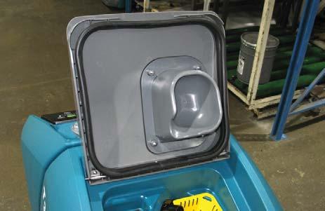MAINTENANCE AFTER EVERY 50 HOURS OF USE 1. Inspect and clean the seal on the recovery tank lid. Replace seal if damaged.