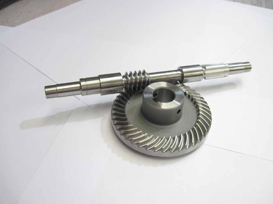Materials Helicon gear set size data tables are based on the following material combinations: 1. For gear O.D. less than 16 : Both pinion and gear are SAE 8620 Steel, carburize hardened to 60 R.C.
