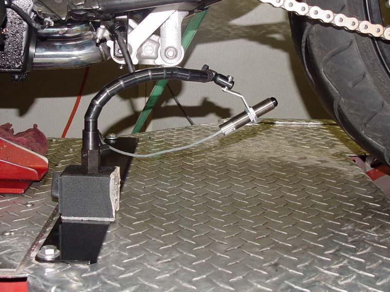TIRE TEMPERATURE SENSOR INSTALLATION GUIDE USING THE MOUNTING BRACKET WITH THE SENSOR ASSEMBLY Dyno models with aluminum hoods use the mounting bracket to attach the magnetic base to the dyno.