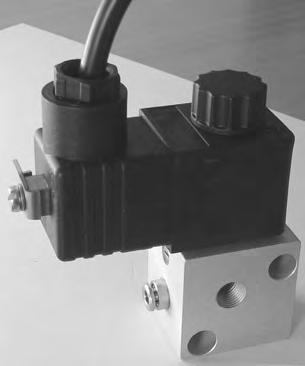 Solenoid valves on multiple sub-bases sub-base with manual override 1 ø4