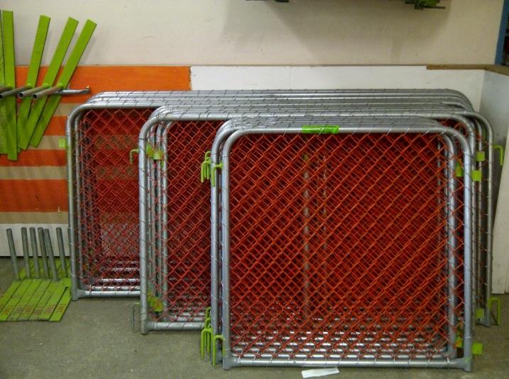 Safety Fences (gates) Pedestrian barriers. Used as a safety fence or for open excavations. Safety Fences (comply with NZTA specs in COPTTM) Range of different sizes: 1.0m, 1.5m, 2.