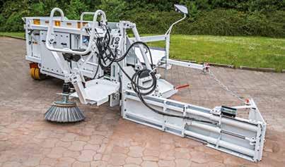Down grade, height and width can be adjusted hydraulically.