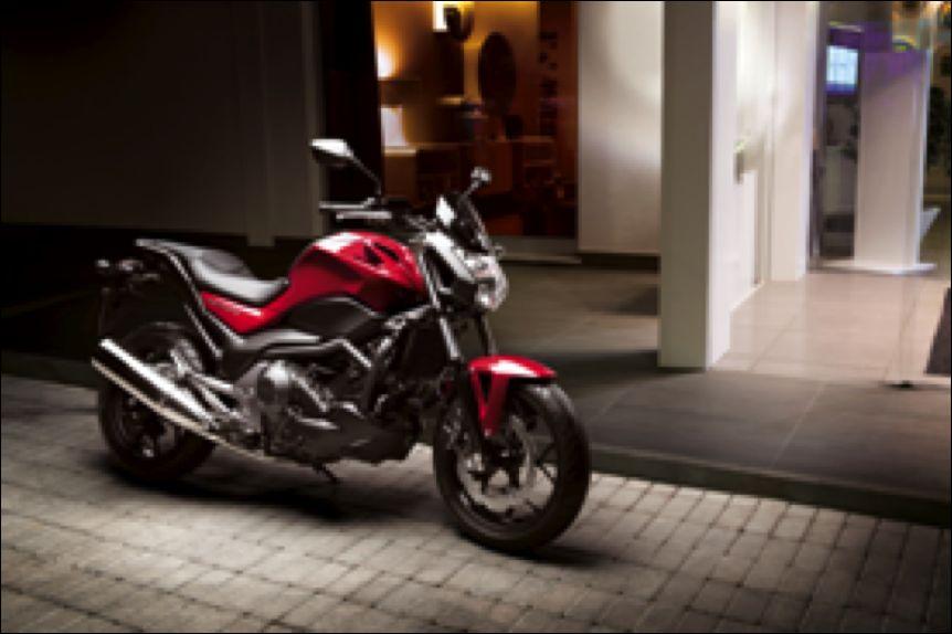2014 HONDA NC750S Press release date: Monday 4 th November, 18:30 CET Model updates: The addition of an extra 75cc, more power and torque, twin balancer shafts, new exhaust muffler and taller gearing