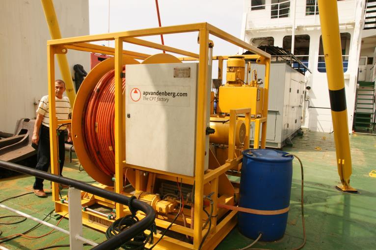 Drilling and geotechnical equipment Hydraulically driven drill winch