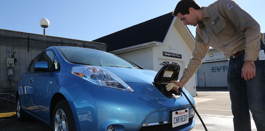 Background Background SCE s Charge Ready Program Pilot (Pilot) seeks to increase the availability of long dwell-time electric vehicle (EV) charging infrastructure.