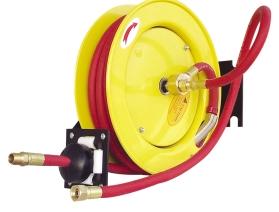 Spring powered auto rewind Ideal for mounting on the wall, floor or ceiling Guide arm adjustable for different angles Valve assembly handles up to 250 psi and 25 cfm