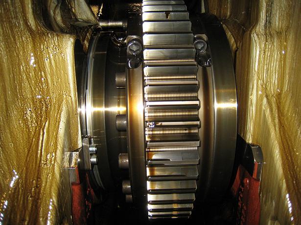 The dominant peak of the noise inside the cam-gear cover is 808 Hz for the standard gear train and 1236 Hz for the anti-backlash gear train, which seems to be a resonance from certain part of the