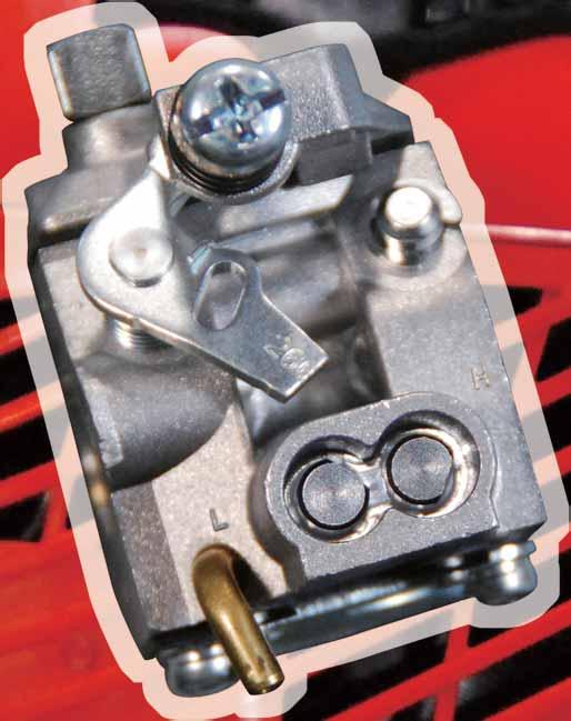 8 2-3 Adjusting carburettor SERVICE INFORMATION Idle adjust screw 1. Start and warm engine for 1 minute alternating engine speed between WOT and idle every 5 seconds.