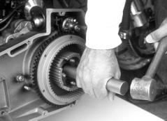 .. Engages & holds clutch hub splines to allow correct torque specification to be applied to the clutch hub nut