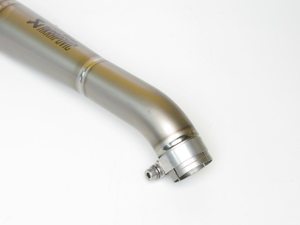 www.akrapovic.com 5. For Slip-On Megaphone only: instal Akrapovič metal clamp onto the megaphone, as shown (Figure 9).