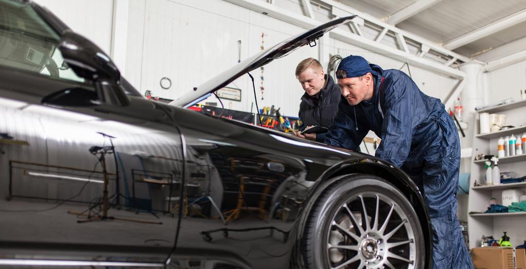 CAREER OPPORTUNITIES CAREER PROSPECTS: GRADUATES OF AUTOMOTIVE ARE ABLE TO TAKE ADVANTAGE OF THE VAST CAREER OPTIONS Graduates of Automotive are able to take advantage of the vast career options as: