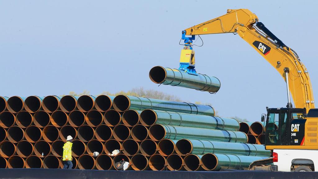 Dakota Access Pipeline Began commercial service on June 1, 2017 Capacity equal to six oil trains a day (nearly half of ND production) Shippers