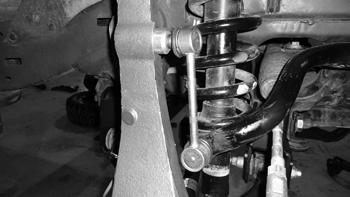 Attach the sway bar links to the steering knuckles with the spacer as shown. It will be necessary to use a long allen wrench to thread the sway bar link into the steering knuckle.