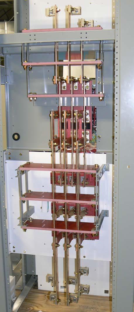 bottom. The pictures show a 3-pole switch. Figure 17b shows pictures of the neutral and the ground connections.
