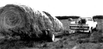 The bale bed can hold up to four large round bales. It consists of two 6400 mm (21 ft) chain rails spaced at 940 mm (3 ft).