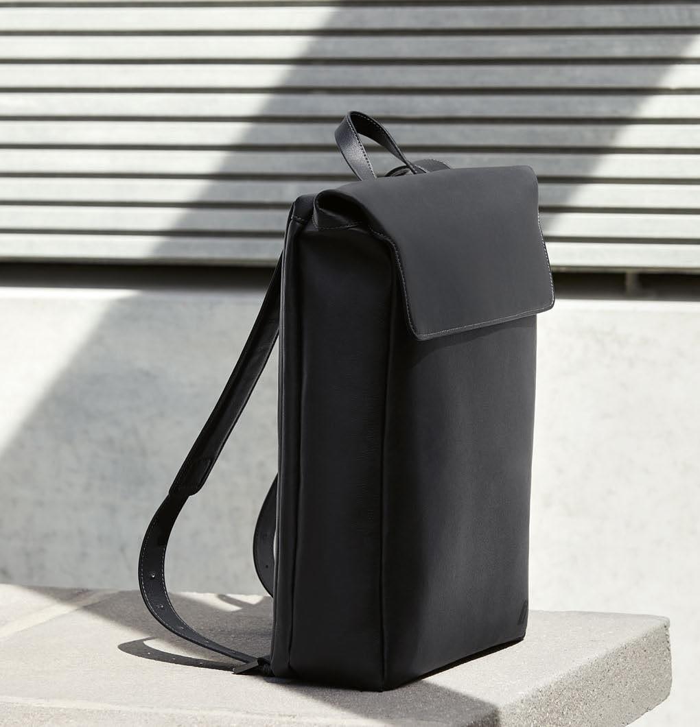 BMW LIFESTYLE BMW i COLLECTION 40 41 BMW i Backpack Made of Appleskin, a vegan leather-like material made from