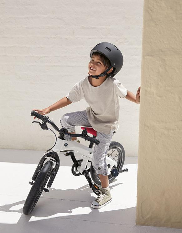 BMW Kidsbike Balance bike and standard bike in one: easy conversion