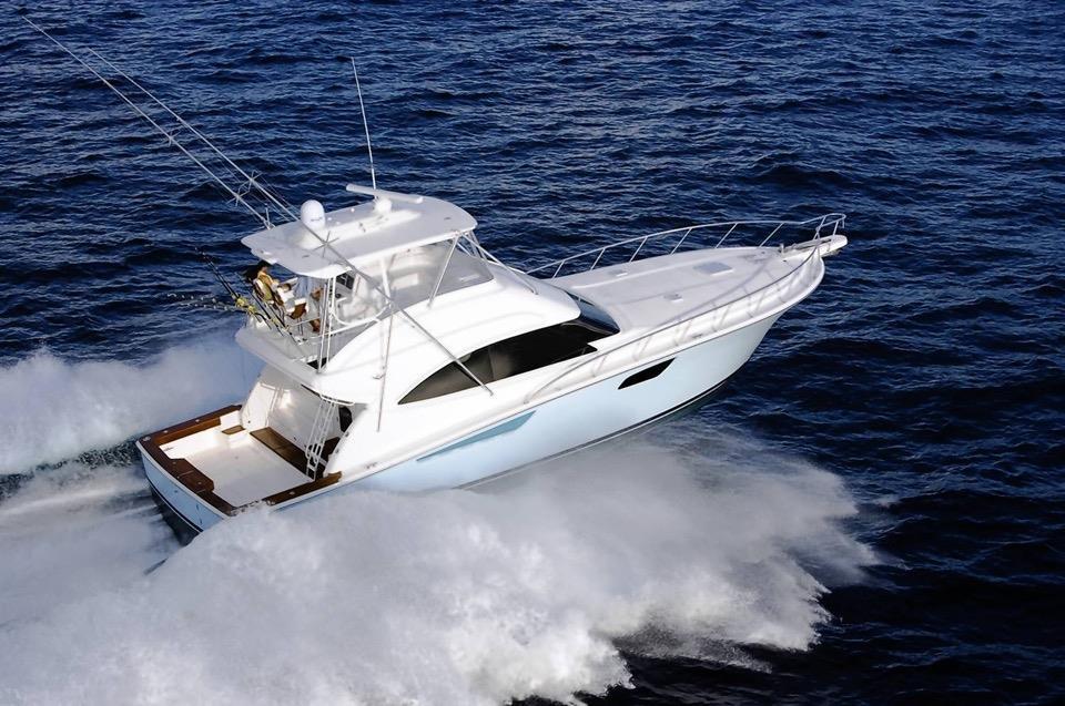 ULTRA-MARINE CERTIFIED Featuring an IP56 rating that includes a noncorrosive fiberglass reinforced ABS basket, epoxy coated crossovers, water-proof inner