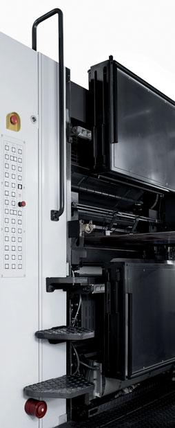 With fully-automated plate changing (APL ), only two minutes are needed to change the plates on all printing units.