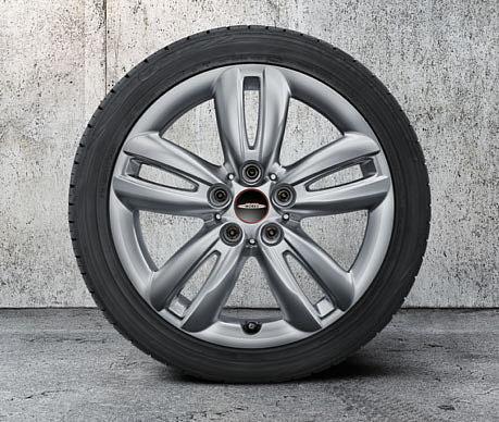1 2 3 DESIGN IN MOTION: CHOOSE YOUR WHEELS. 17" or 18"? Silver, Black or 2-tone?