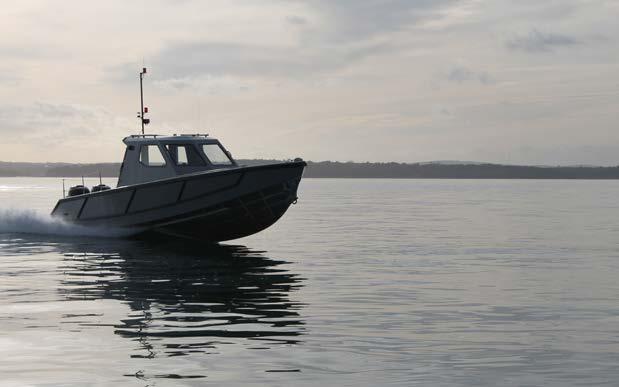 9m Engines: Single 225hp or 2 x 350hp Manned or