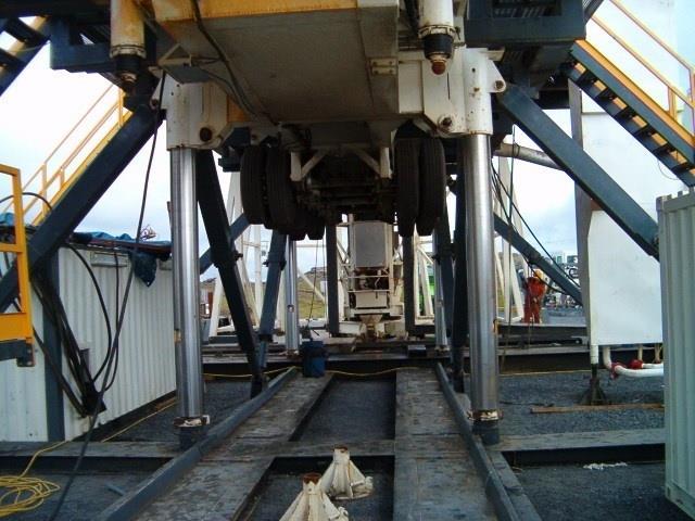 Substructure Clear Working height 6,8 m Front neck 7 axle