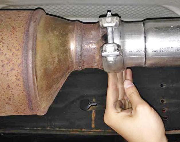 5. Install one (1) 3" clamp (P/N: 10-0439) over the outlet of the over-axle pipe and install the tip (P/N: 310305787) onto the outlet end of the overaxle pipe.