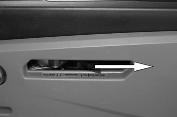 Hold the fuel tank cap so that it will not move, and turn the air vent knob to the