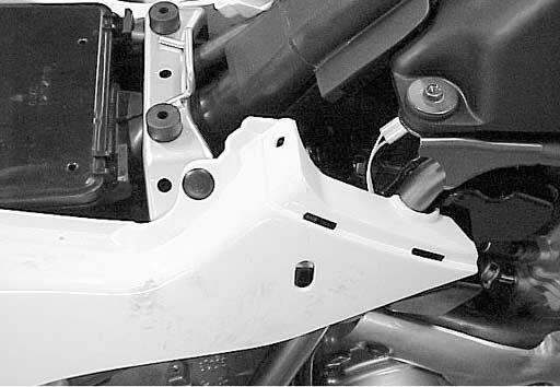 CHASSIS 6-51 Tighten the caliper mounting bolts to the specified torque. # Brake caliper mounting bolt: 26 N m (2.6 kgf-m, 19.